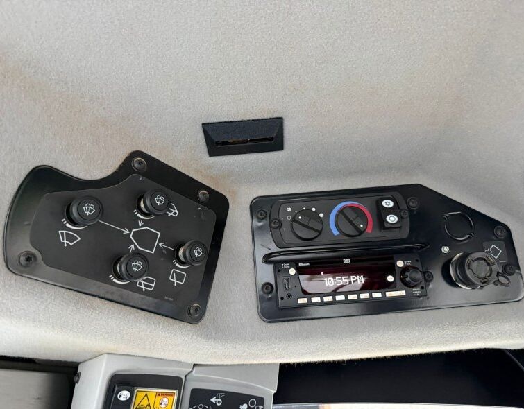 CATERPILLAR  140 AWD ***IMPECCABLE***